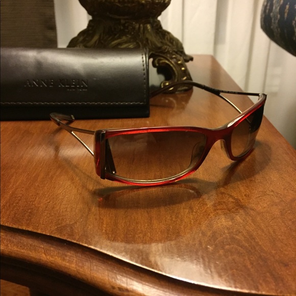 Anne Klein Sunglasses - Picture 3 of 4